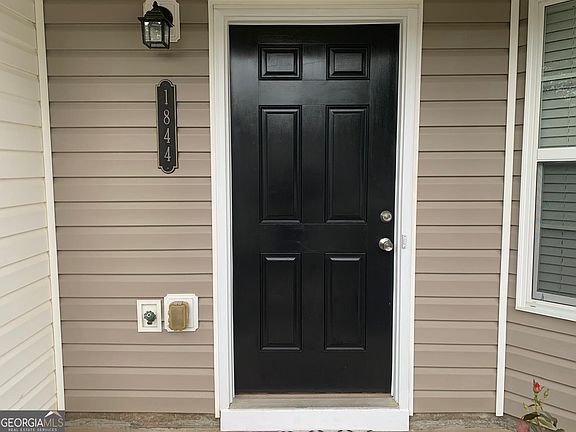3rd image of 1844 Devon Dr SW