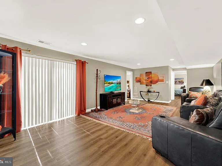 533 Rubens Cir — Photo 53
