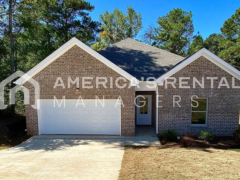 489 Andrew Dr — Photo 1