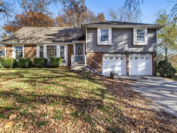 8209 Haskins St, Lenexa, KS 66215