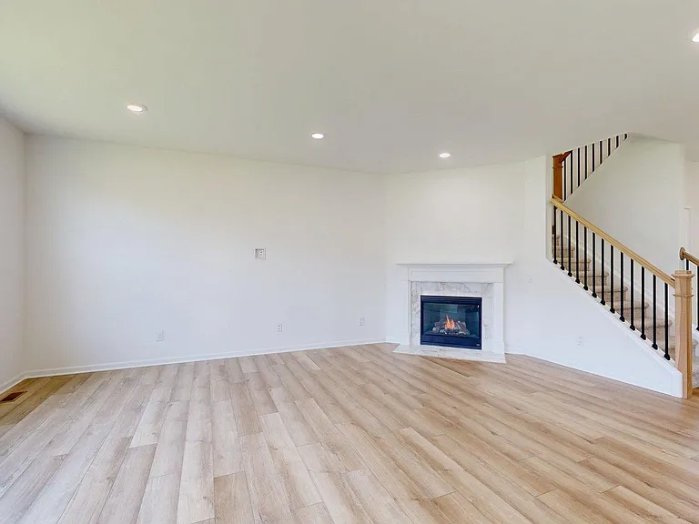 826 Kuss Dr — Photo 5