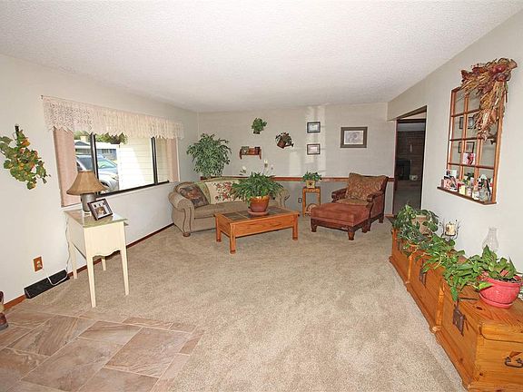 4th image of 2256 Tiffany Dr
