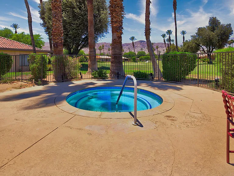 14 La Ronda Dr — Photo 15