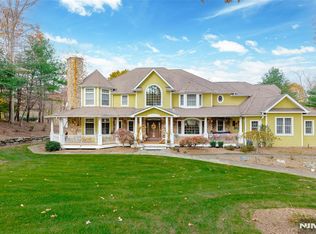 8 Stony Point Rd, Oakland, NJ 07436