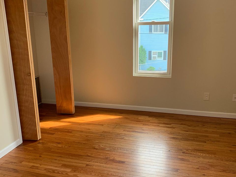 2nd image of 439 1/2 Walnut Ave