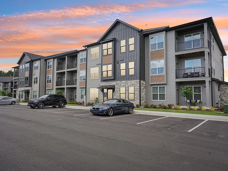The Pullman Luxury Apartments — Photo 35