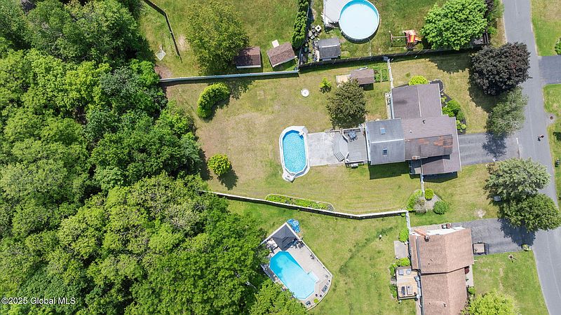 2nd image of 28 Elizabeth Drive