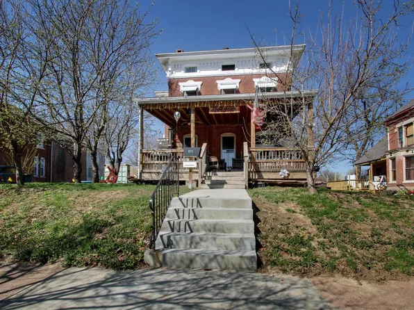 929 N 6th St, Quincy, IL 62301