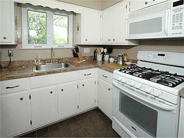 3rd image of 315 Goodwin Ave