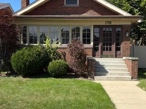1738 Davis Ave, Whiting, IN 46394