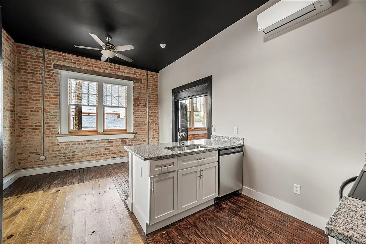 1 bed, $1,050 — Photo 2