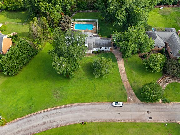 3rd image of 108 Shasta Dr