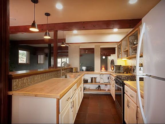 3rd image of 9 Baca Meadows Townhouse Rd