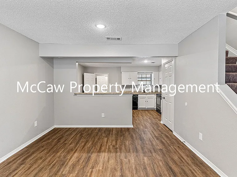 210 Rolston Rd #4 — Photo 6
