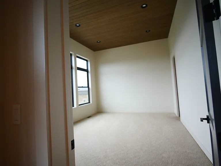 1241 E Wildflower Cir — Photo 8