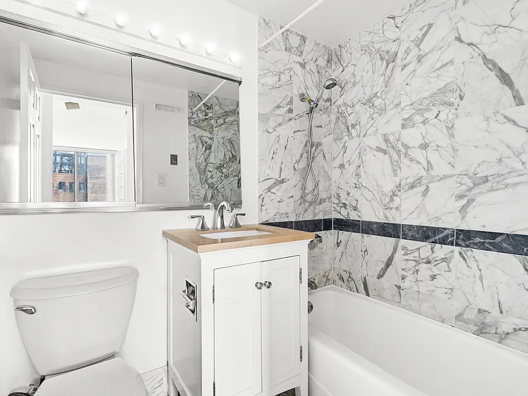 50 Lexington Ave #16F — Photo 3