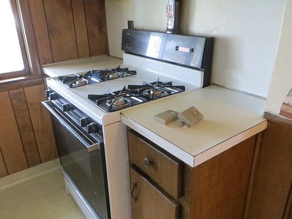 STOVE/KITCHEN