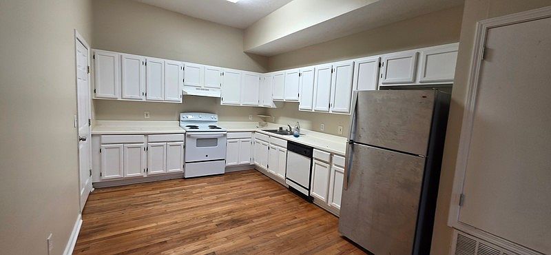 2nd image of 2642 E 3rd St #Ea2644