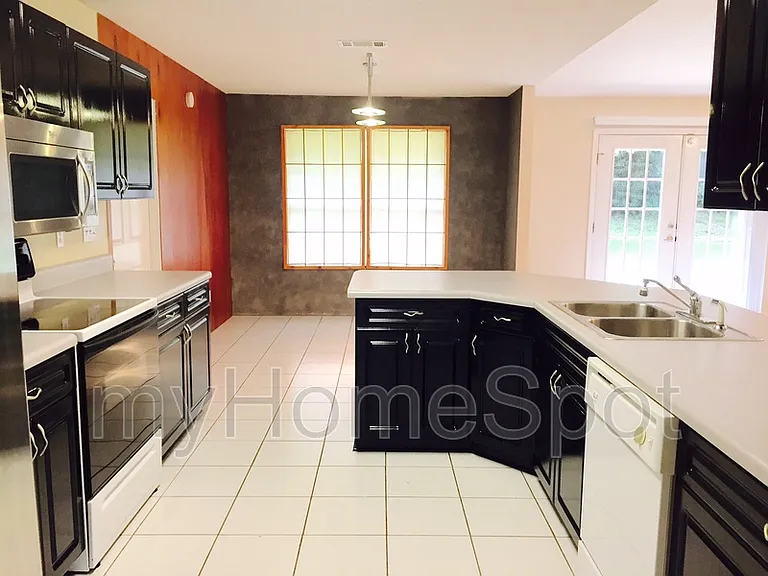 6805 Cedar Lake Dr — Photo 7