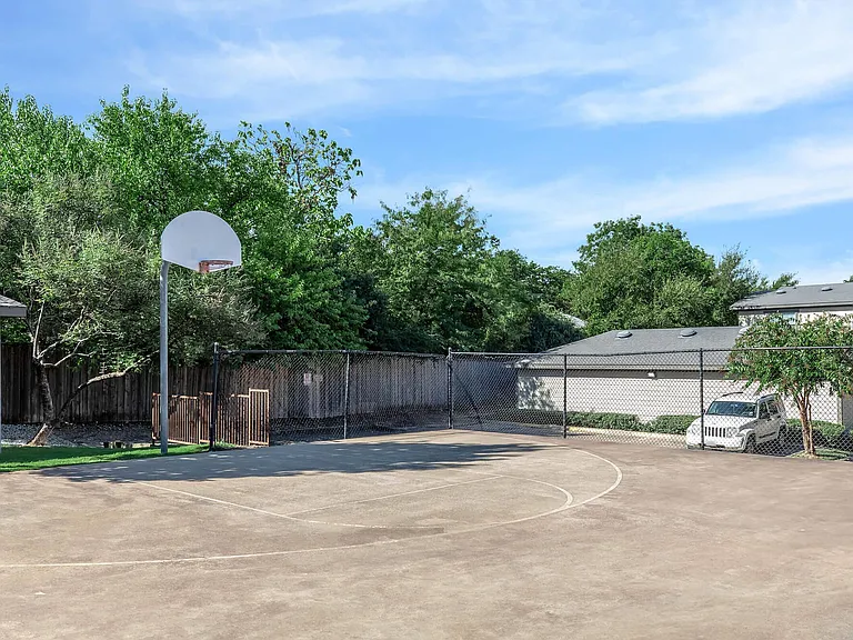 1201 S Ewing Ave — Photo 4