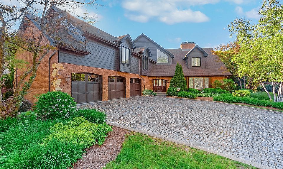 1st image of 154 Saddle Brook Dr