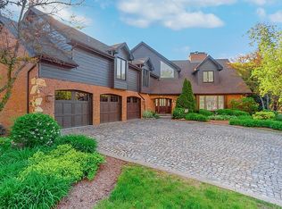 154 Saddle Brook Dr, Oak Brook, IL 60523