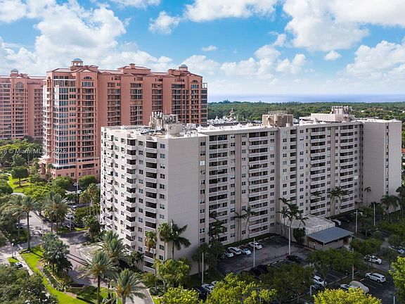 2nd image of 90 Edgewater Dr APT 618