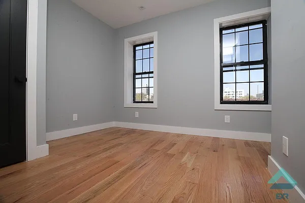 Rented by EXR | media 103