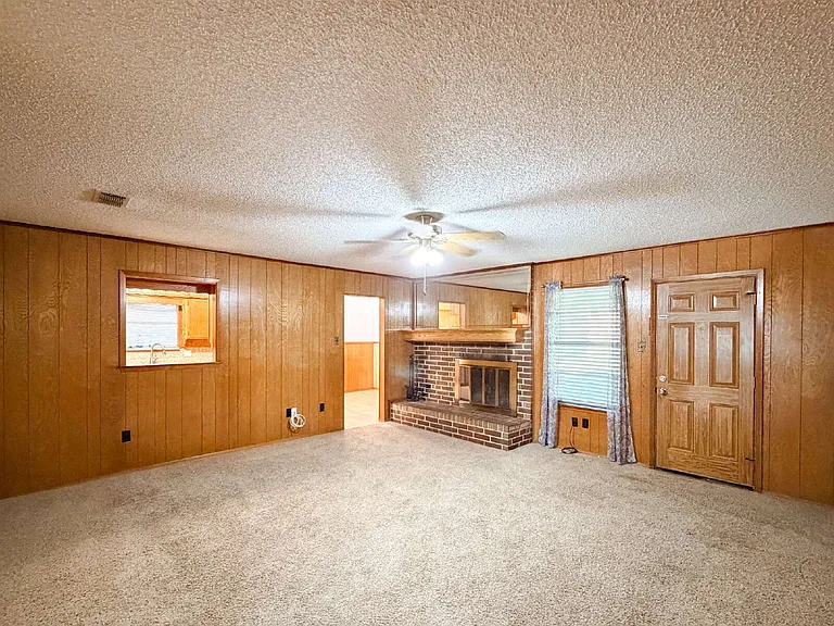 3708 Holland Dr — Photo 8