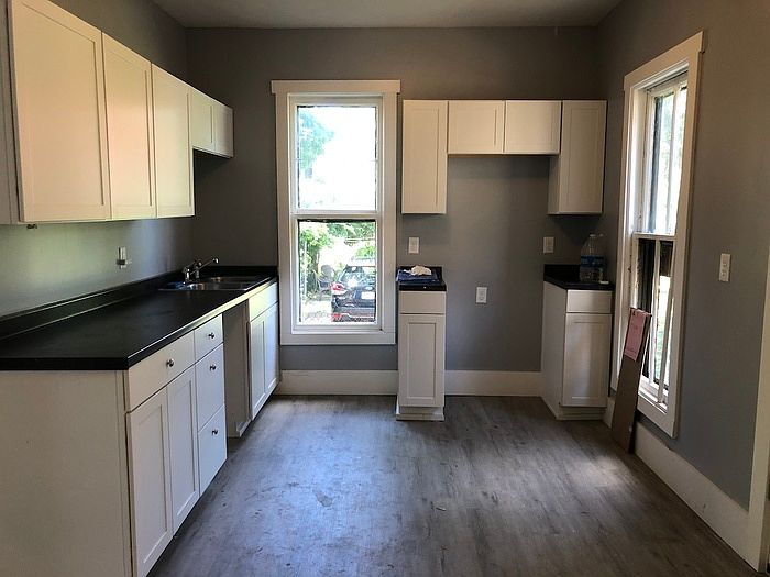 1st image of 826 Vine Pl