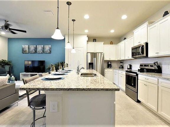 4th image of 5238 Wildwood Way #1