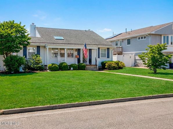 210 Laurel Ct