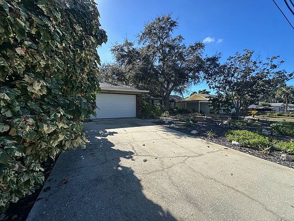 2nd image of 14622 Pinecrest Dr