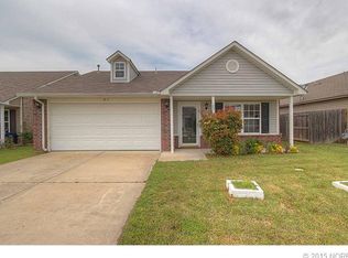 27 W Fairlane Pl, Sapulpa, OK 74066