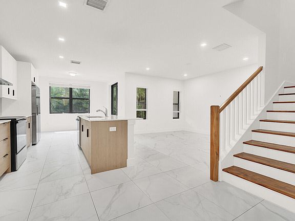 5th image of 407 Bella Sol Way