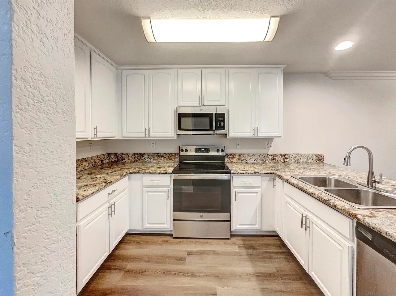 2 bed, 913 sqft, $2,650 — Photo 4