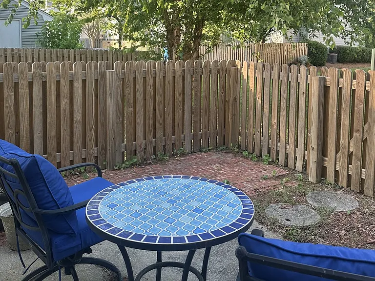 126 Lullwater Dr #B — Photo 10
