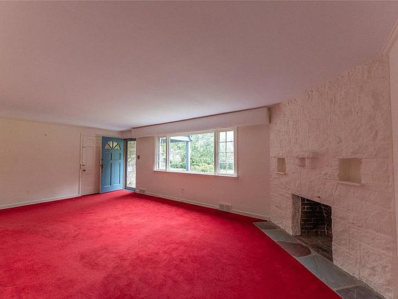4th image of 203 Flagstone Dr