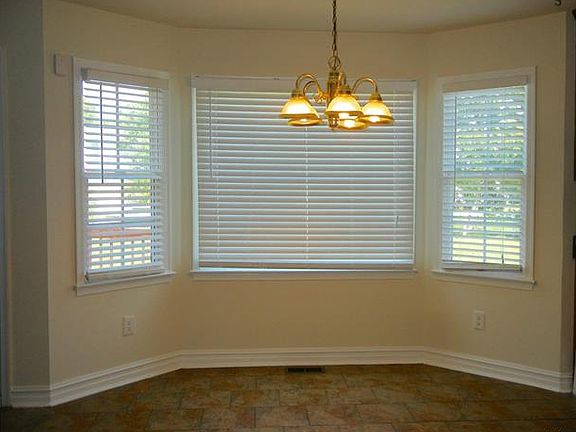 5th image of 15037 Creek Edge Pl