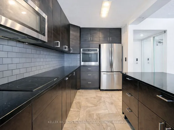 10 Martha Eaton Way #1811, Toronto, ON M6M 5B3