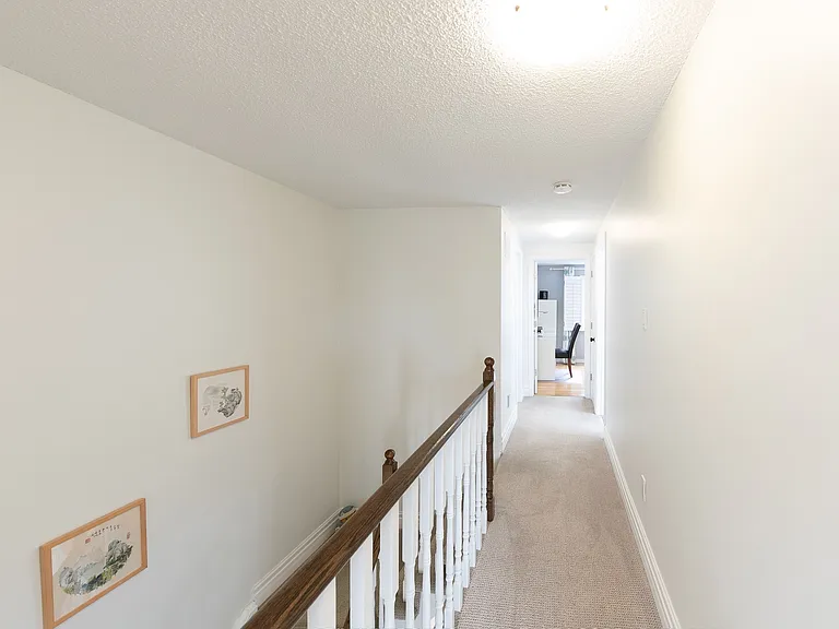 2072 Glenada Cres — Photo 23
