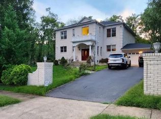 1310 Forestwood Dr, Mc Lean, VA 22101