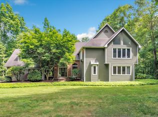 115 E Common Rd, Easton, CT 06612