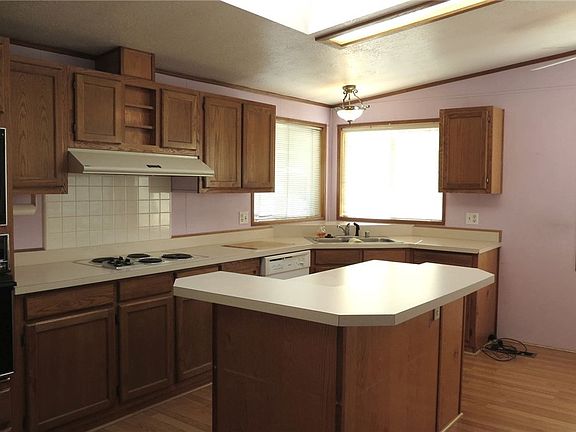 5th image of 1402 22nd St NE Unit 557