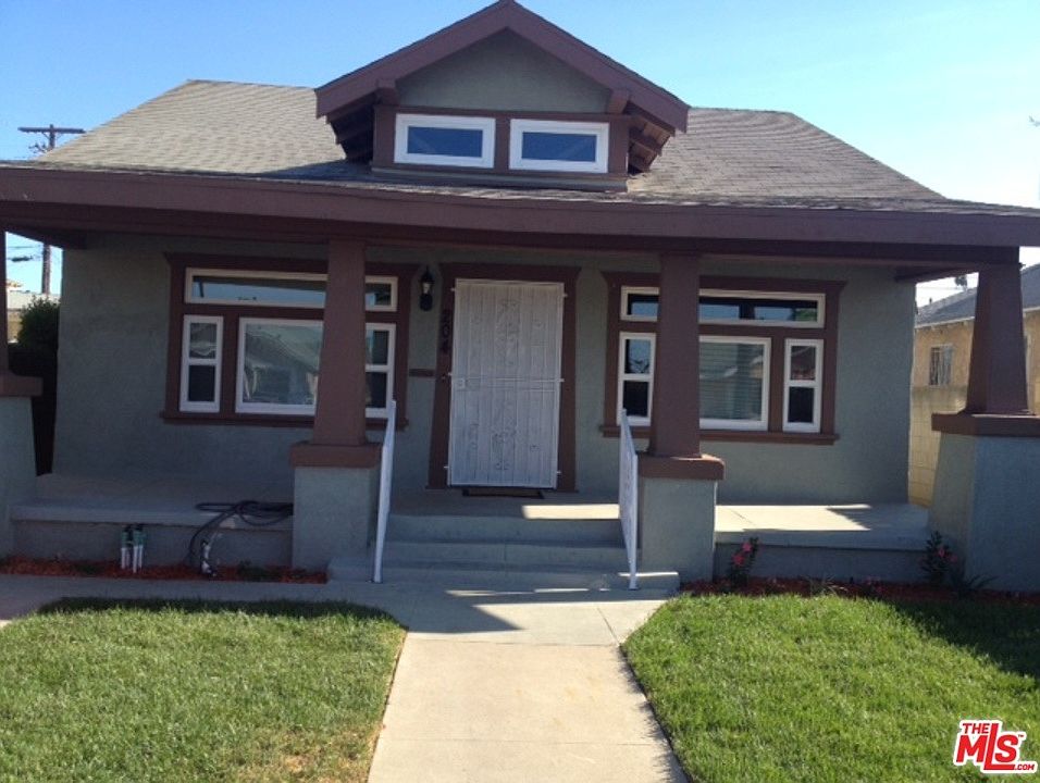 1st image of 204 W 65th St