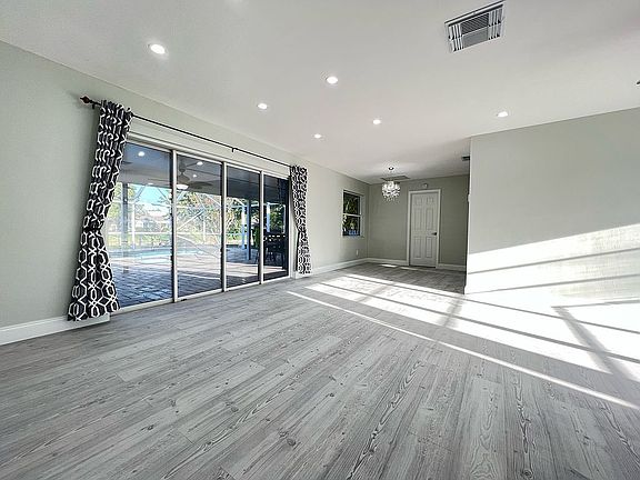 Living area/dinning area