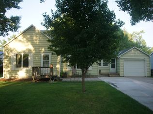 305 4th St, Raymond, MN 56282