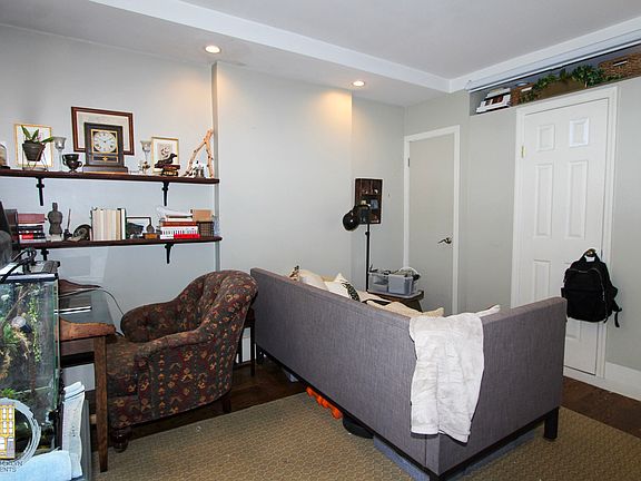 3rd image of 997 Bergen St #3R