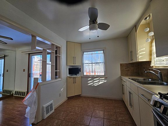3rd image of 1721 Gilbert Dr