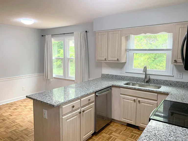 813 Orleans Pl — Photo 3
